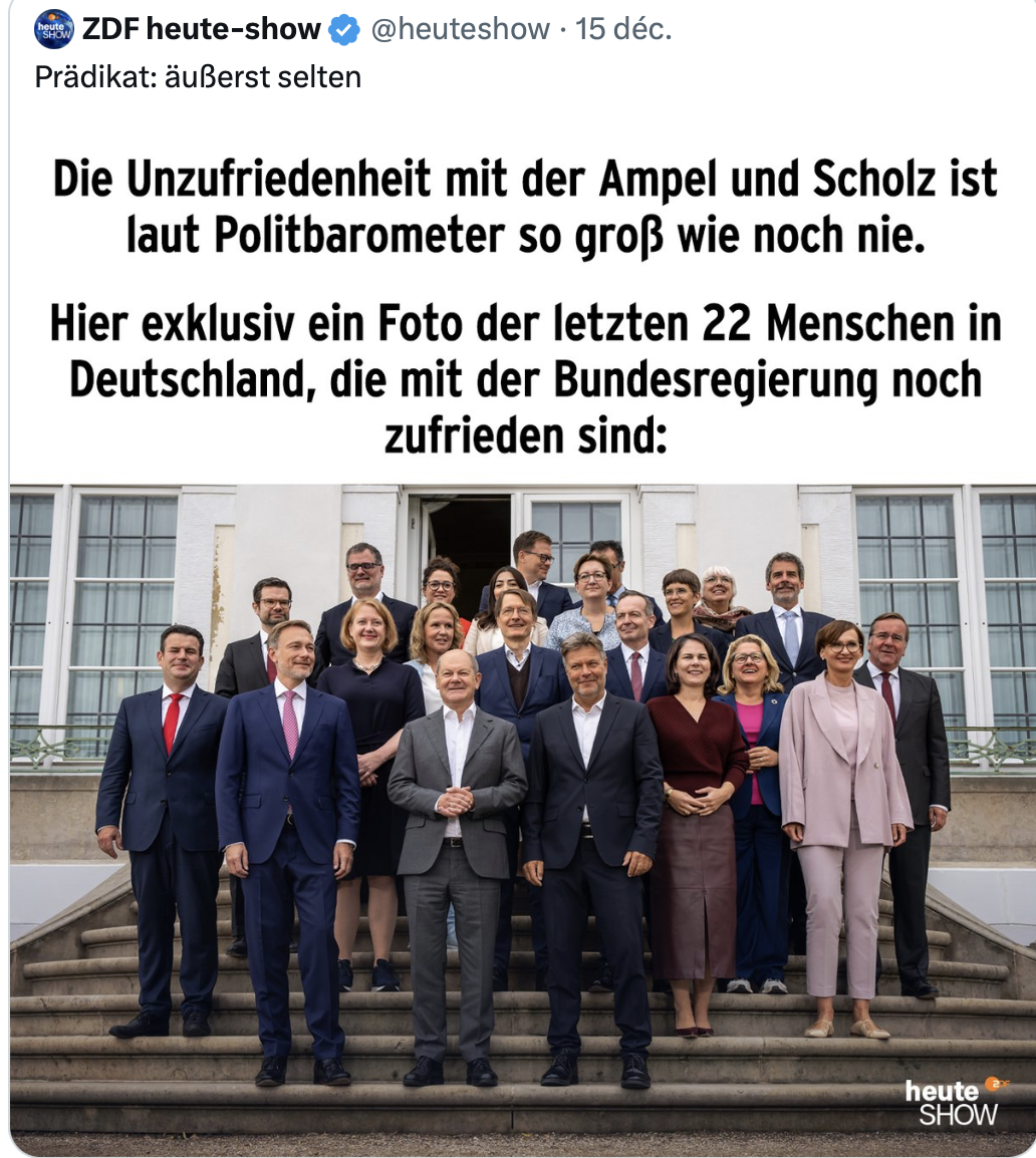Sur le compte satirique de l'émission "Heute Show" : "L'impopularité du gouvernement et de Scholz n'a jamais été aussi importante. Voici ici en exclusivité, la photo des dernières 22 personnes qui restent satisfaites du gouvernement"