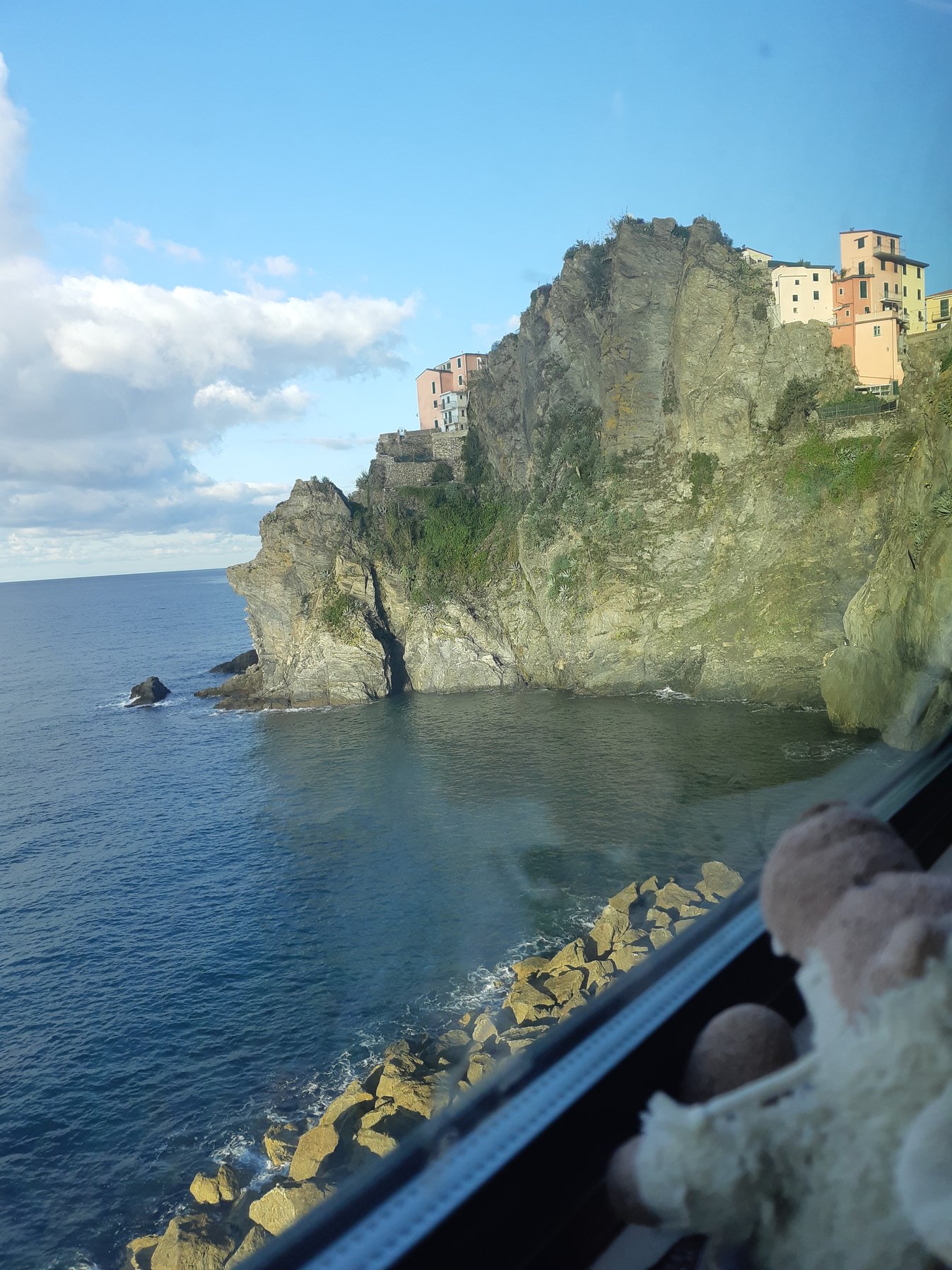 Le loup-mouton en bas à droite s’appelle Minilus. C’est l’une de nos deux mascottes. Vous risquez donc de le voir de temps à autre ;)