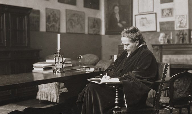 Gertrude Stein dans son salon parisien en 1920
