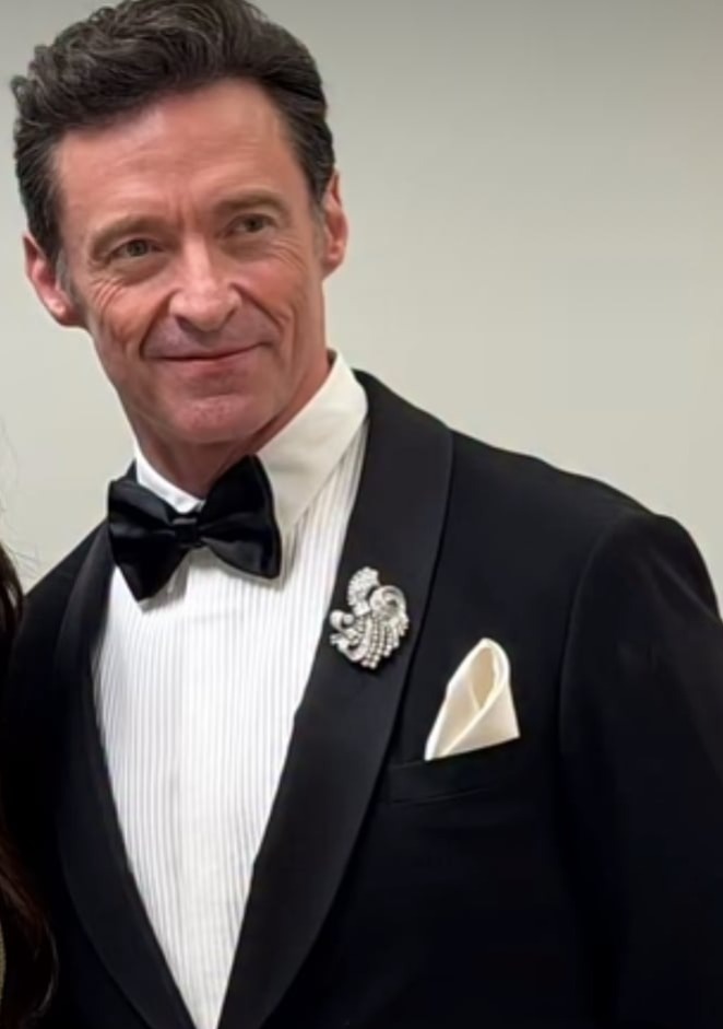 Une tenue pour le Met Gala ou un mariage à Poitiers ? Who knows