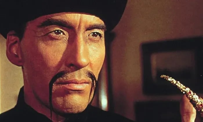 Dr Fu Manchu inteprété par Christopher Lee, magie de la yellowface, c'est beau Hollywood