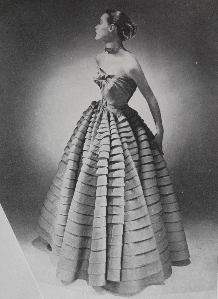 Anne Campion en robe Jacques Griffe, P/E 1951. Crédits : Seeberger.