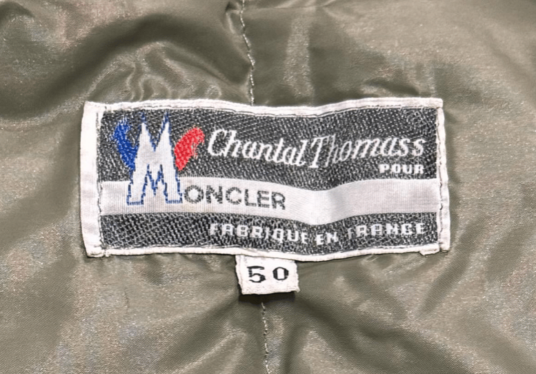 Étiquette sur une doudoune Moncler des années 80. Crédits : Instagram @wing_flap