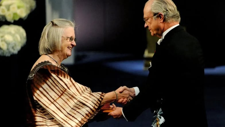 En 2009, le Prix de la Banque de Suède en sciences économiques en mémoire d'Alfred Nobel fût décerné à Elinor Ostrom et Oliver Williamson pour leurs travaux sur la « gouvernance économique ».