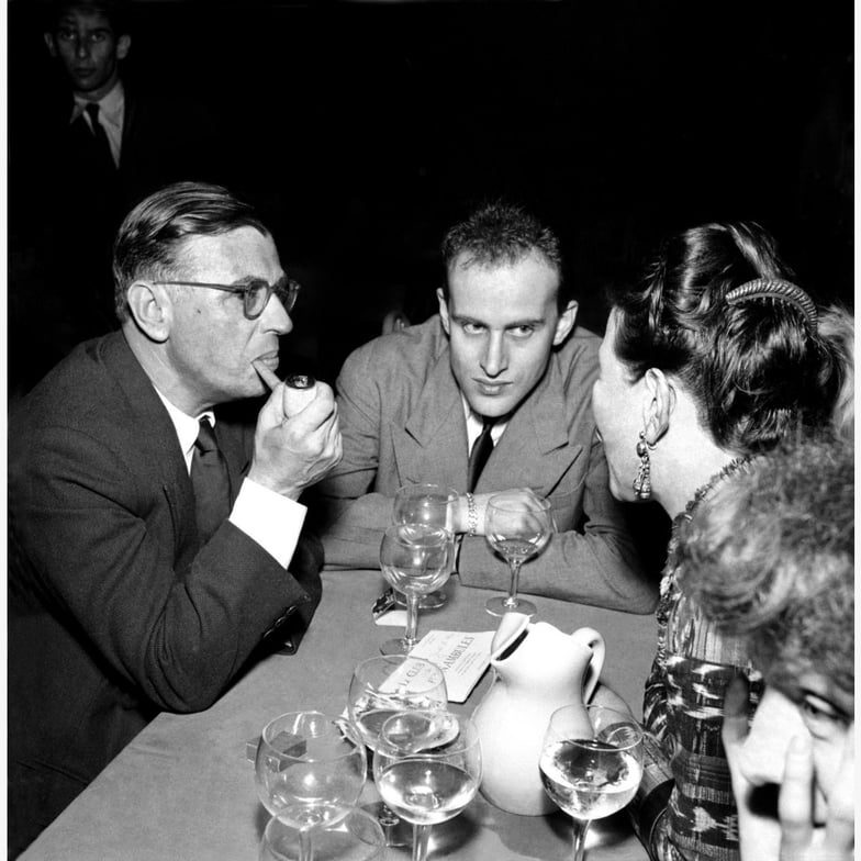 Jean-Paul Sartre, Boris Vian et Simone de Beauvoir au café le Procope à Saint-Germain-Des-Prés, 1951