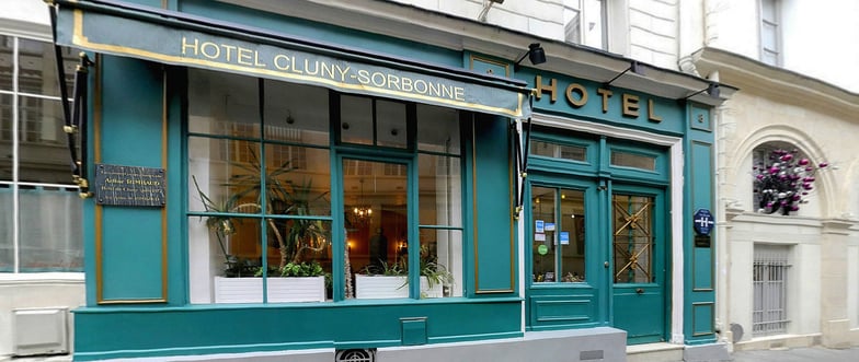 Demandez la chambre 62 à l'hôtel Cluny-Sorbonne et vous dormirez dans la chambre occupée par Arthur Rimbaud