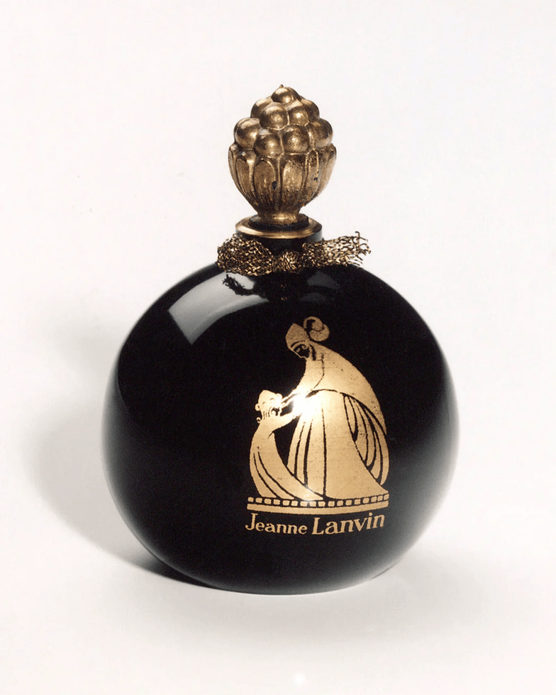 Enregistrement du design du flacon noir de parfum, 1925. Crédits : Patrimoine Lanvin