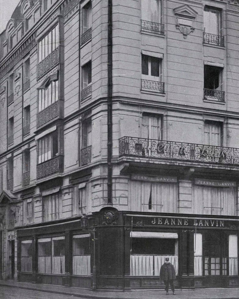 Une boutique Lanvin existe encore à cette adresse. Crédits : Maison Jeanne Lanvin, Paris, 22 rue du Faubourg Saint-Honoré. © Studio Lipnitzki / Roger-Viollet (site Lanvin)