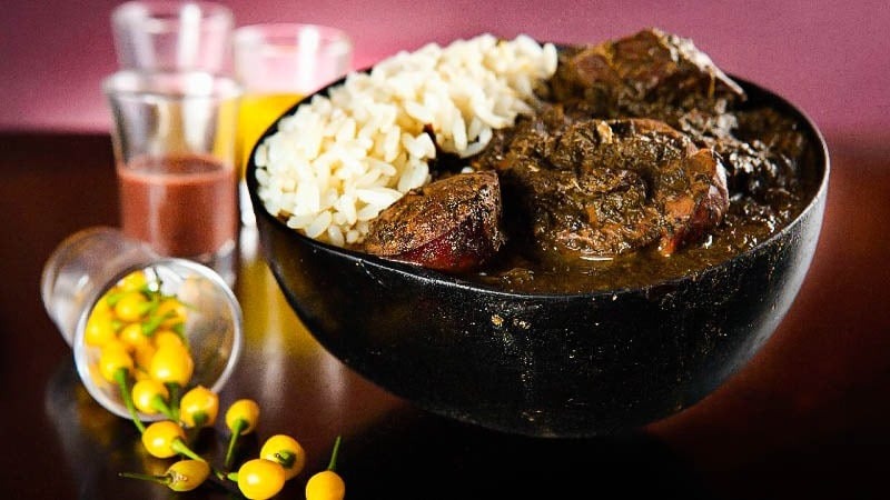 La fameuse maniçoba, un incontournable de la gastronomie amazonienne (c) Consultório da Fama Assessoria