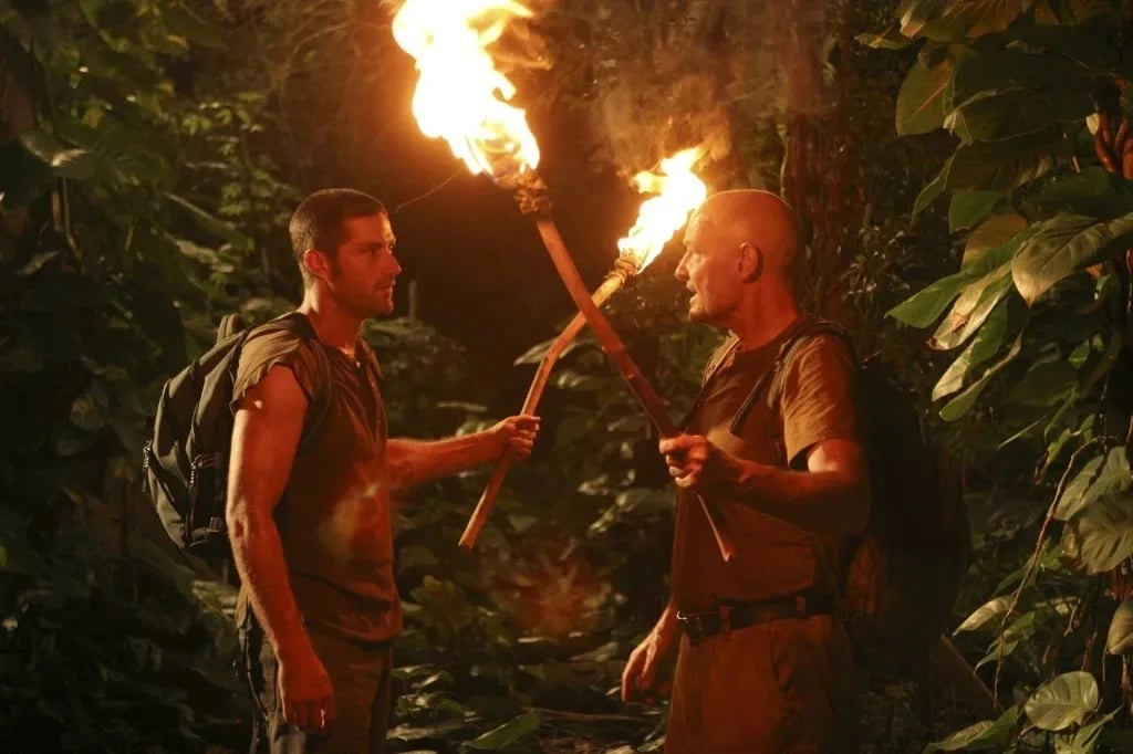 "Tu sais Jack, les scénaristes ont toujours soigné chacun de nos échanges. Par contre, le flambeau est un chouia trop près de mon crâne." John Locke, ici interprété par le magistral Terry O'Quinn, dans ses œuvres.