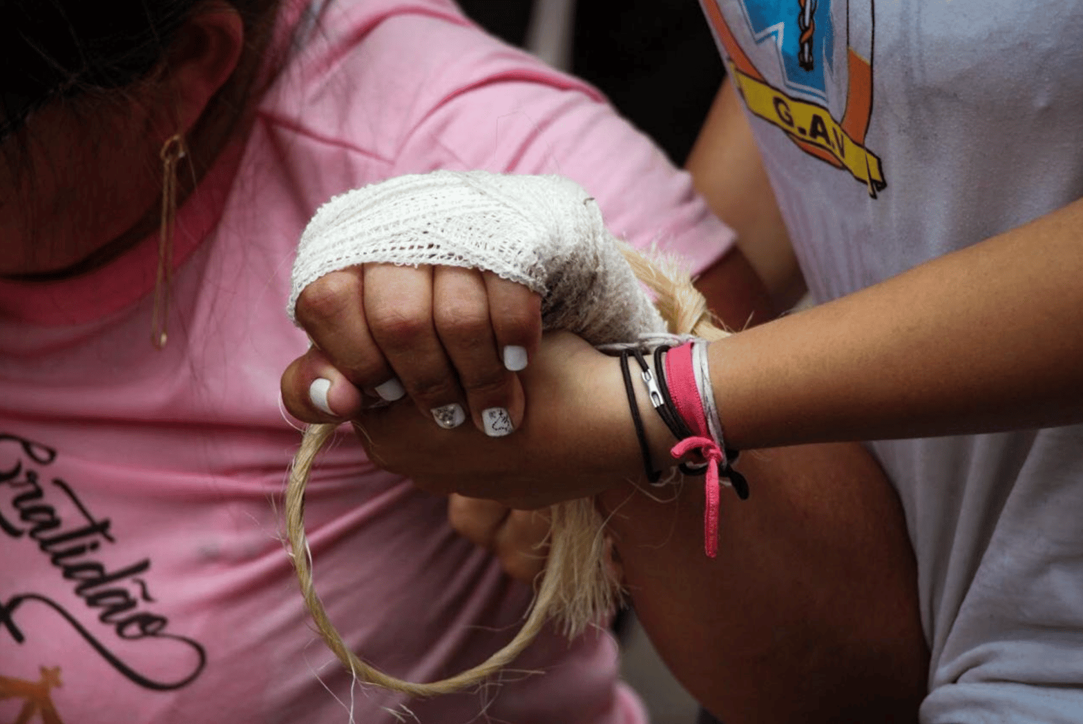 Un morceau de corde qui sera gardé avec soin par les pélerins (c) Roberta Damasceno