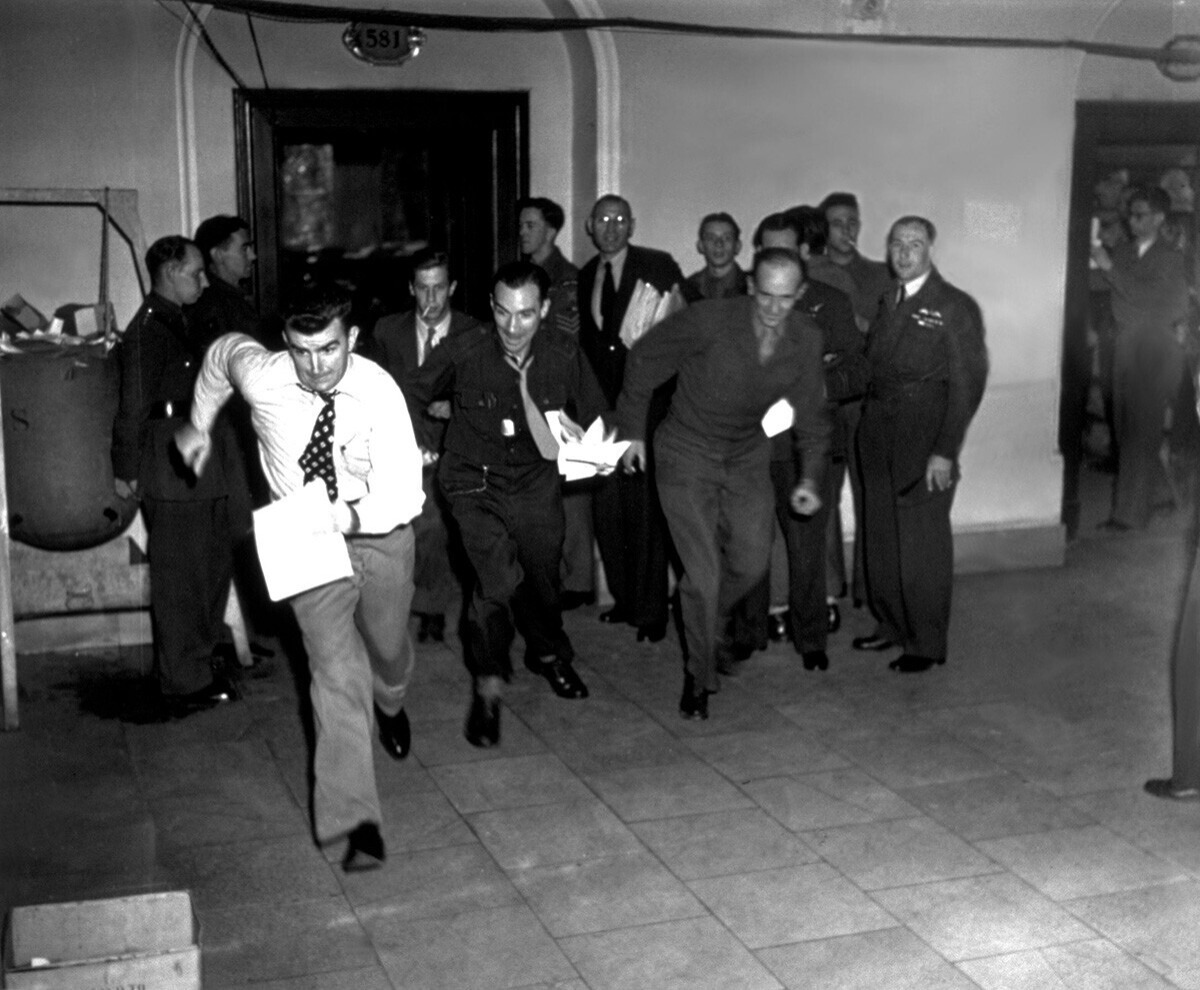 La course au verdict du procès de Nuremberg, 1960 © Agence Keystone / Gamma-Rapho