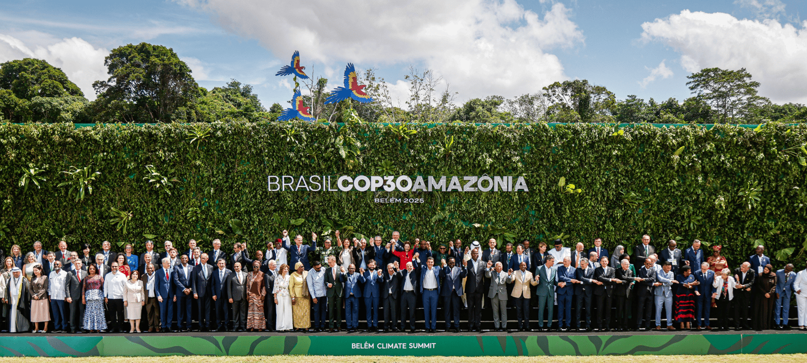 la traditionnelle photo de famille, avec les Chefs d'Etats, tous (ou presque) repartis aussi sec (c) Hermes Caruzo