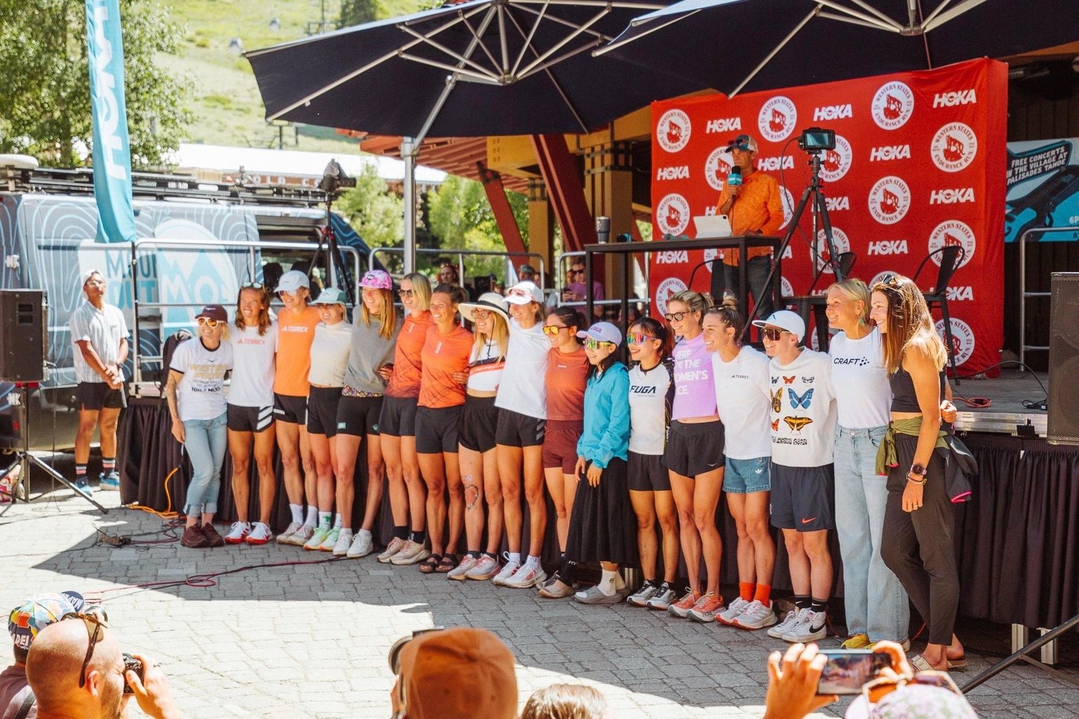 Présentation des élites féminines lors de la Western States 2025. © Quentin Orain / Distances+