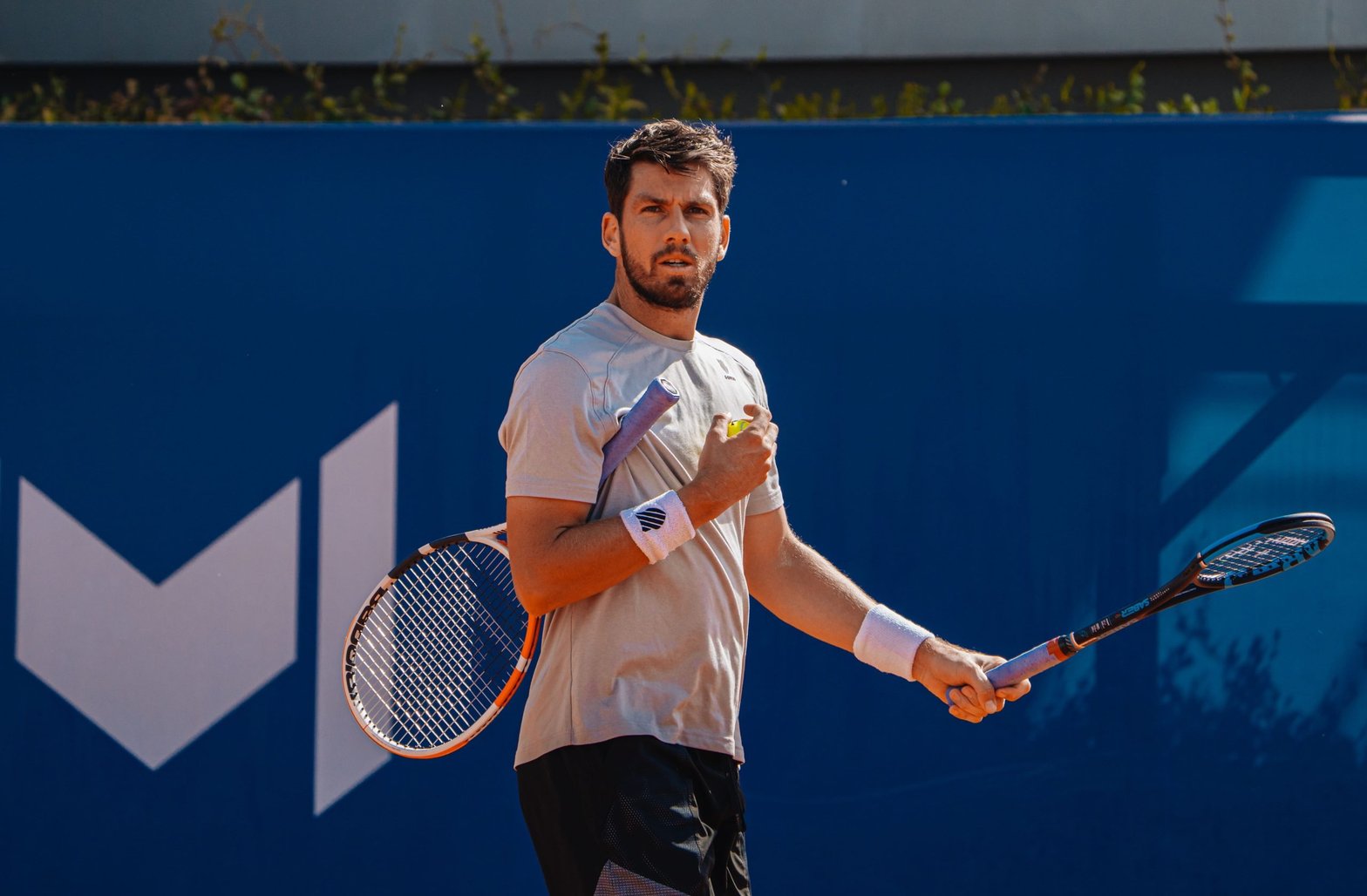 Quitte à jouer comme un manche, autant en avoir deux que se dit Cameron Norrie ©
