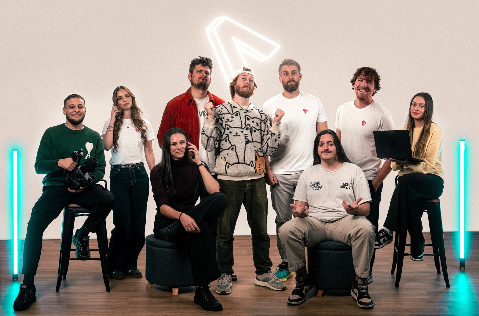 L’équipe de En Vrai autour des trois associés (de g. à d.) Hugo Coussonnet, Nino Sinturel  et Adrien Coussonnet, le dirigeant.