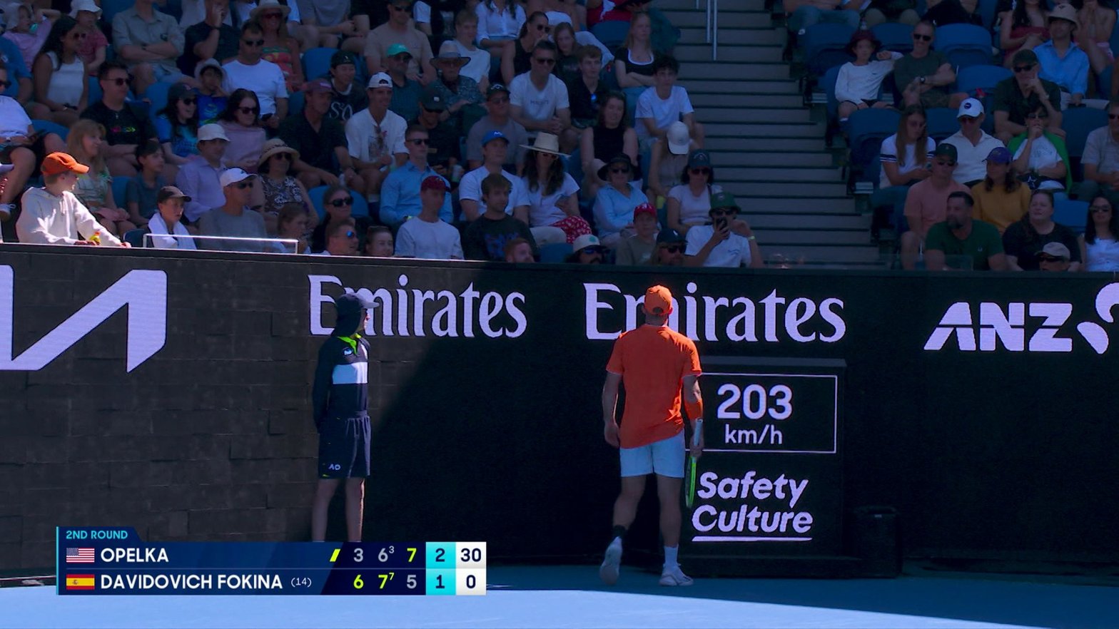 A deux doigts d'escalader pour leur dire ce qu'il en pense ©Eurosport