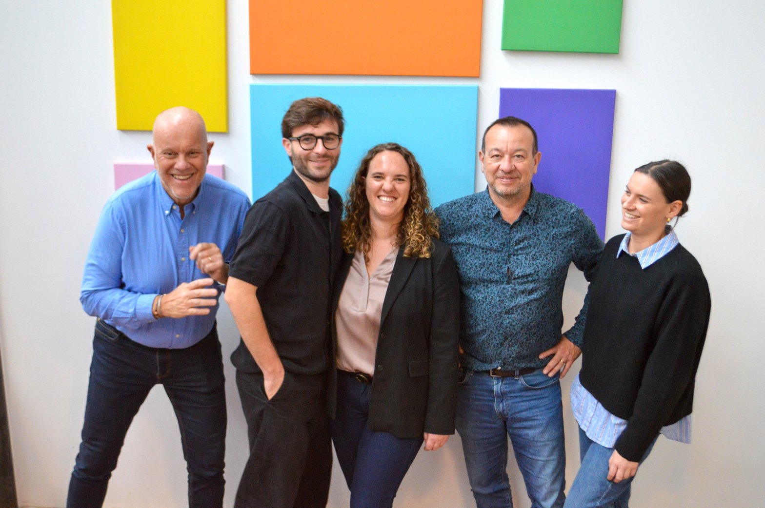 Deux générations. De g. à d. Christophe Ravelet (président), Bastien Chazalette (directeur du studio créatif) Celia Ravelet (directrice financière), Pierre Chazalette (DG associé) et Louise Ravelet (directrice du pôle événementiel).