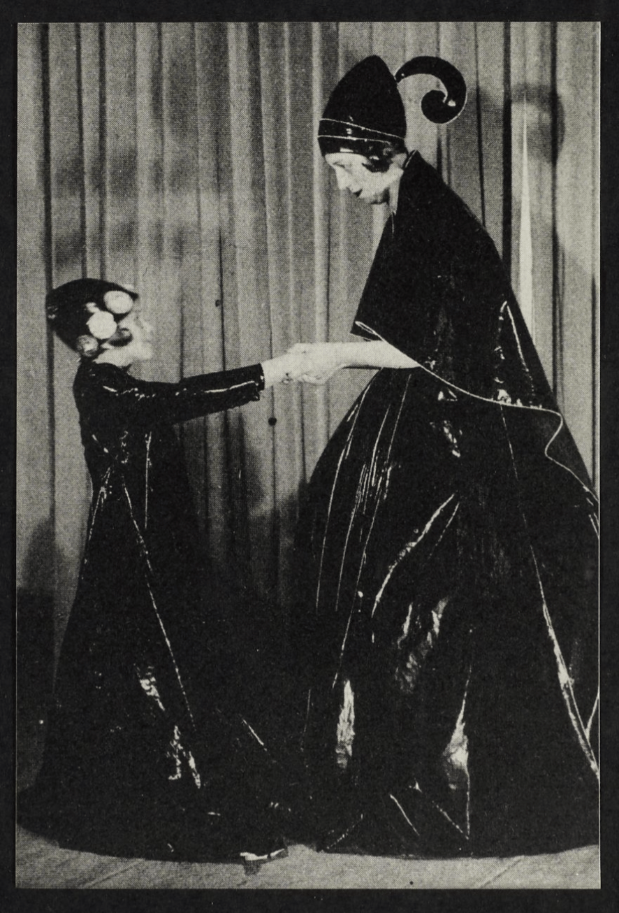 Jeanne Lanvin et sa fille Marguerite photographiées par un anonyme en 1907. Crédits : Patrimoine Lanvin