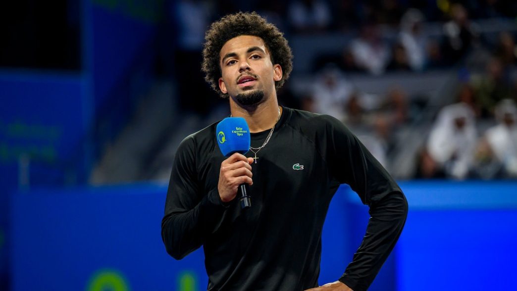 "Je prends le micro deux secondes, juste pour vous dire que je suis de retour. Voilà merci." ©GettyImages