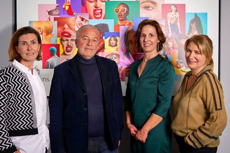 Des seniors qui ne s’en laissent pas conter. De g. à d. Sophie Barret (DG associée), Hervé Devineau (président), Charlotte Wintzer Devineau (DG commerciale associée) et Raphaele Blot (creative strategy).