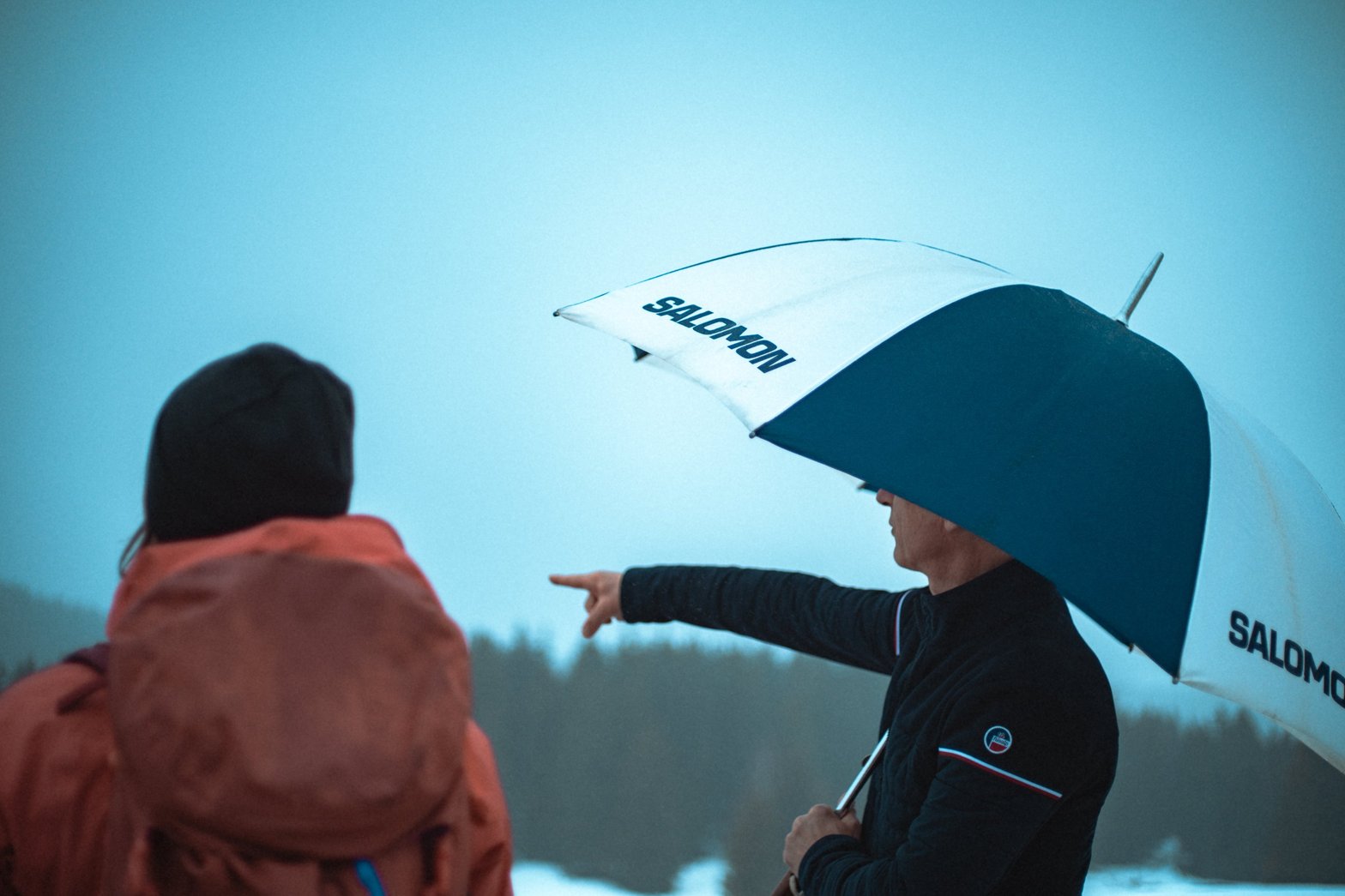 Tu vois là-bas, c'est la direction à prendre pour remettre le sport à sa place politique