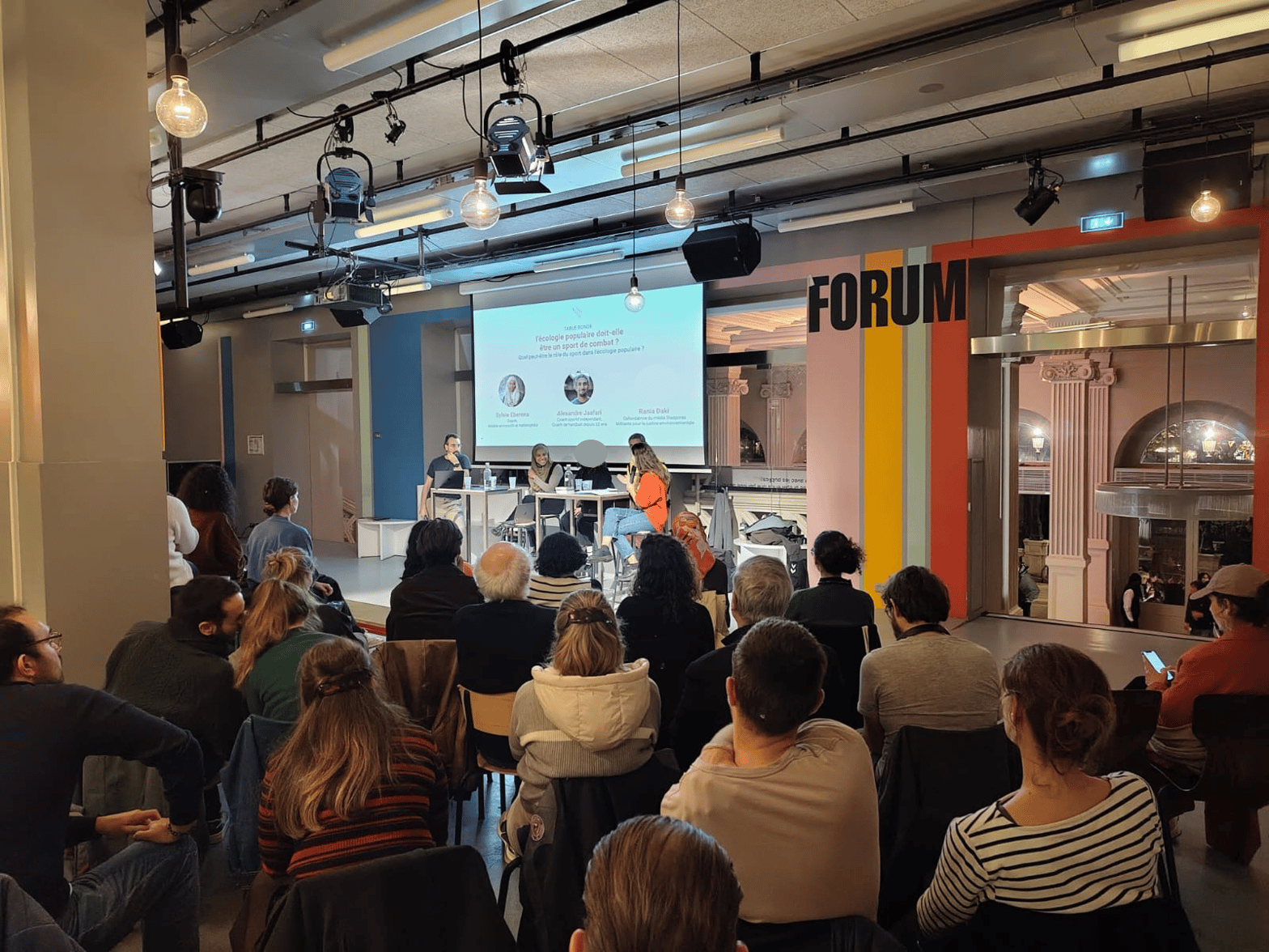 Heureusement qu'on a cette photo qui témoigne de cette belle soirée en compagnie de Sylvie, Rania et d'Alexandre 