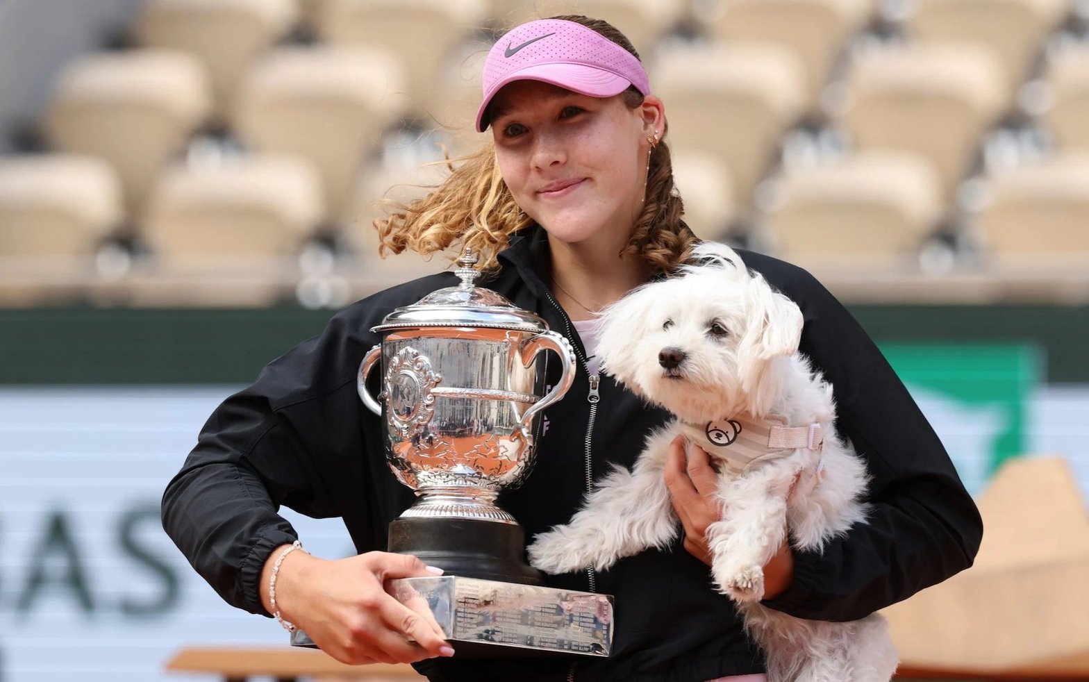 Mirra est bien occupée entre jouer au tennis, s'occuper de son chien et régler un conflit ©GettyImages