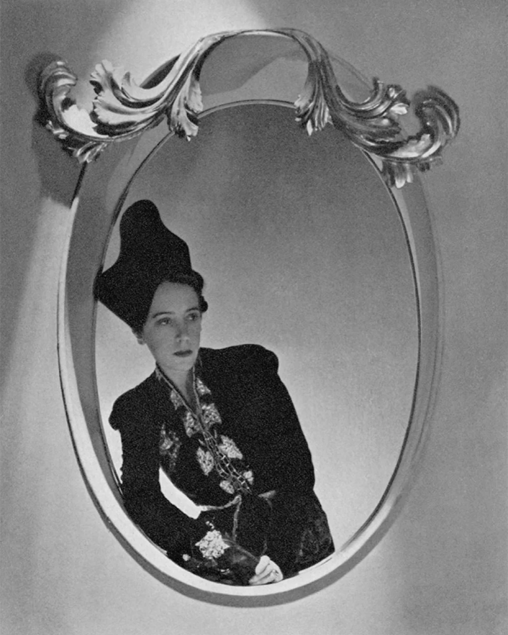  Portrait d'Elsa Schiaparelli en 1937 par Horst P.Horst ©Condé Nast Archive/CORBIS