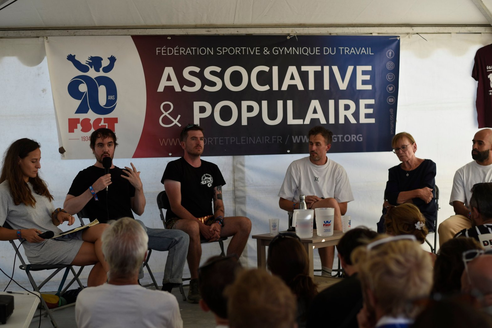 De gauche à droite : Clothilde, Valentin, Adrien, Matthieu, Marie-George et Timothée