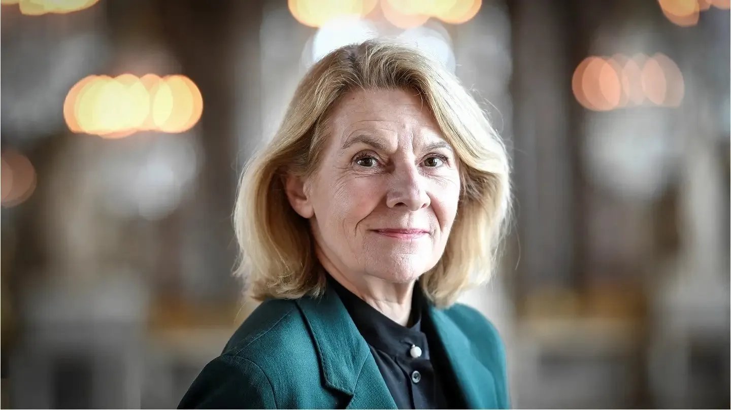 Je vous présente notre ministre, au cas où vous ne la connaitriez pas...