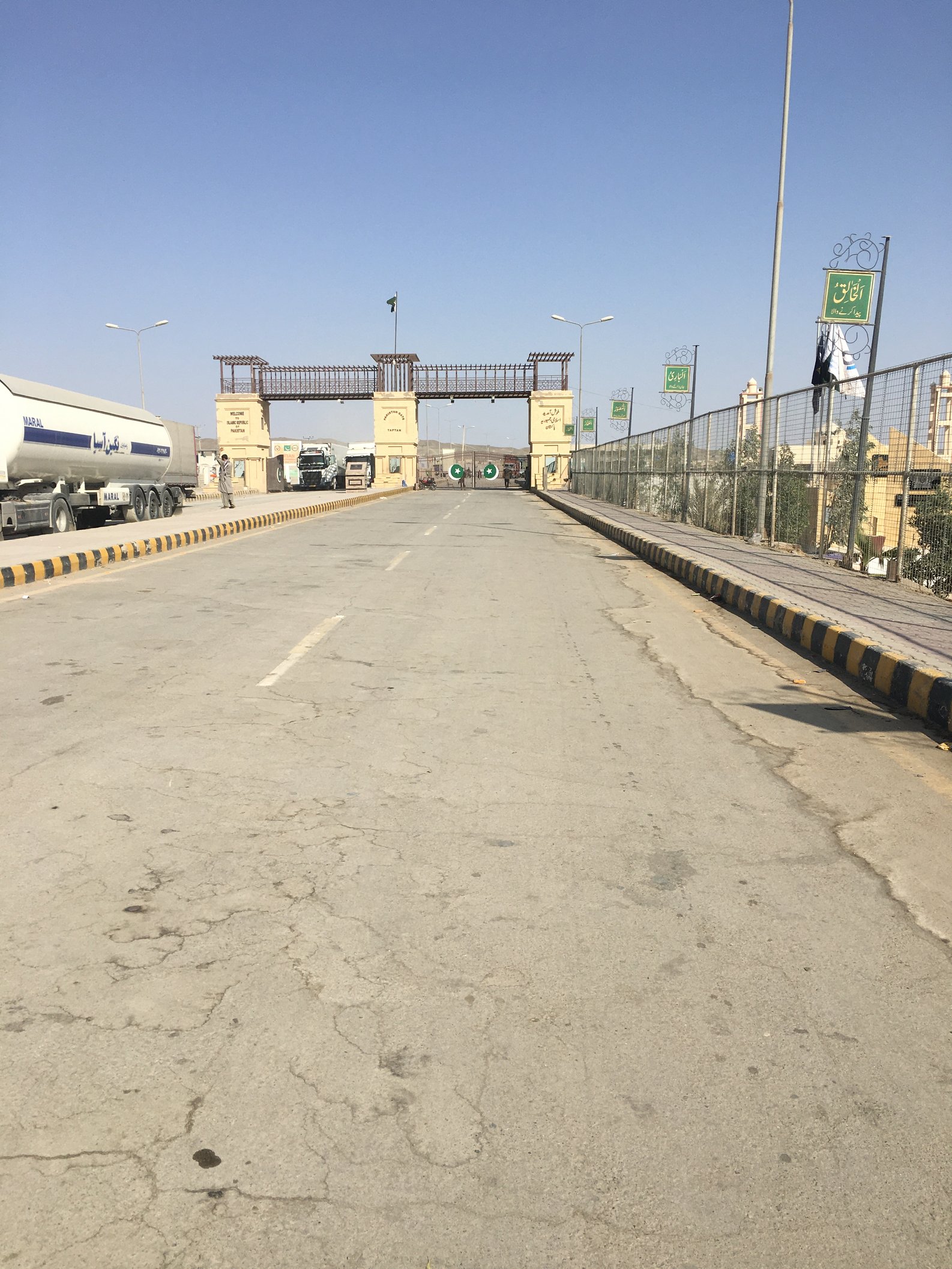 Arrivée à la frontière pakistanaise et soulagement. 
